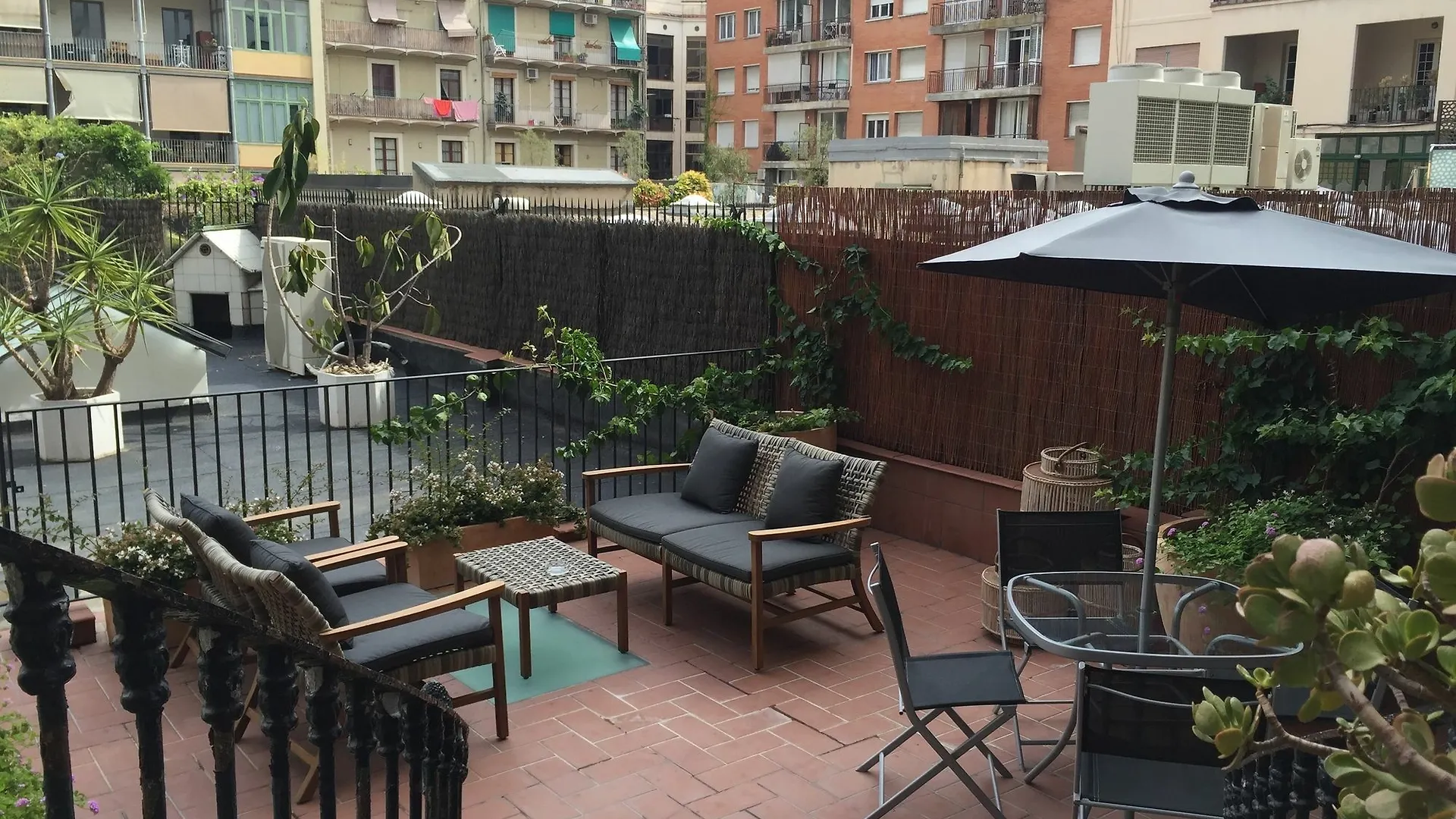 Amra Barcelona Gran Via Guest House