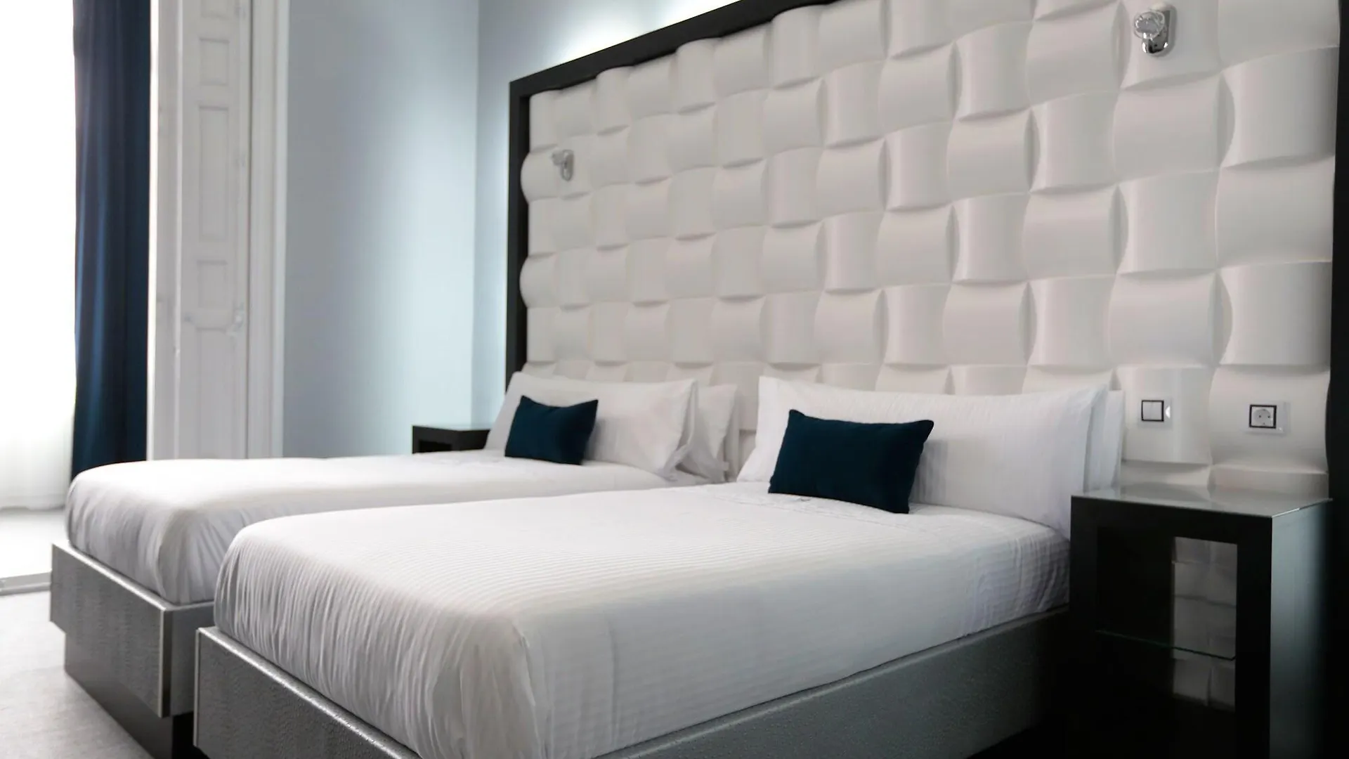 Amra Barcelona Gran Via Otel 2*,  İspanya