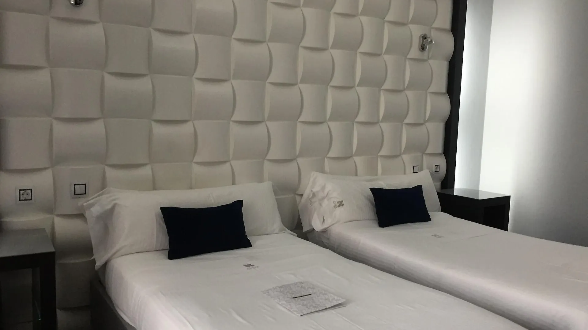 Konukevi Amra Barcelona Gran Via Otel